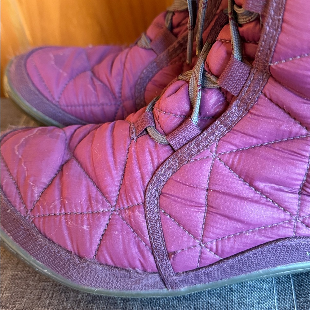 703 Columbia Quilted Insulated Purple Winter Boots with Faux Fur Cuffs - Picture 10 of 16